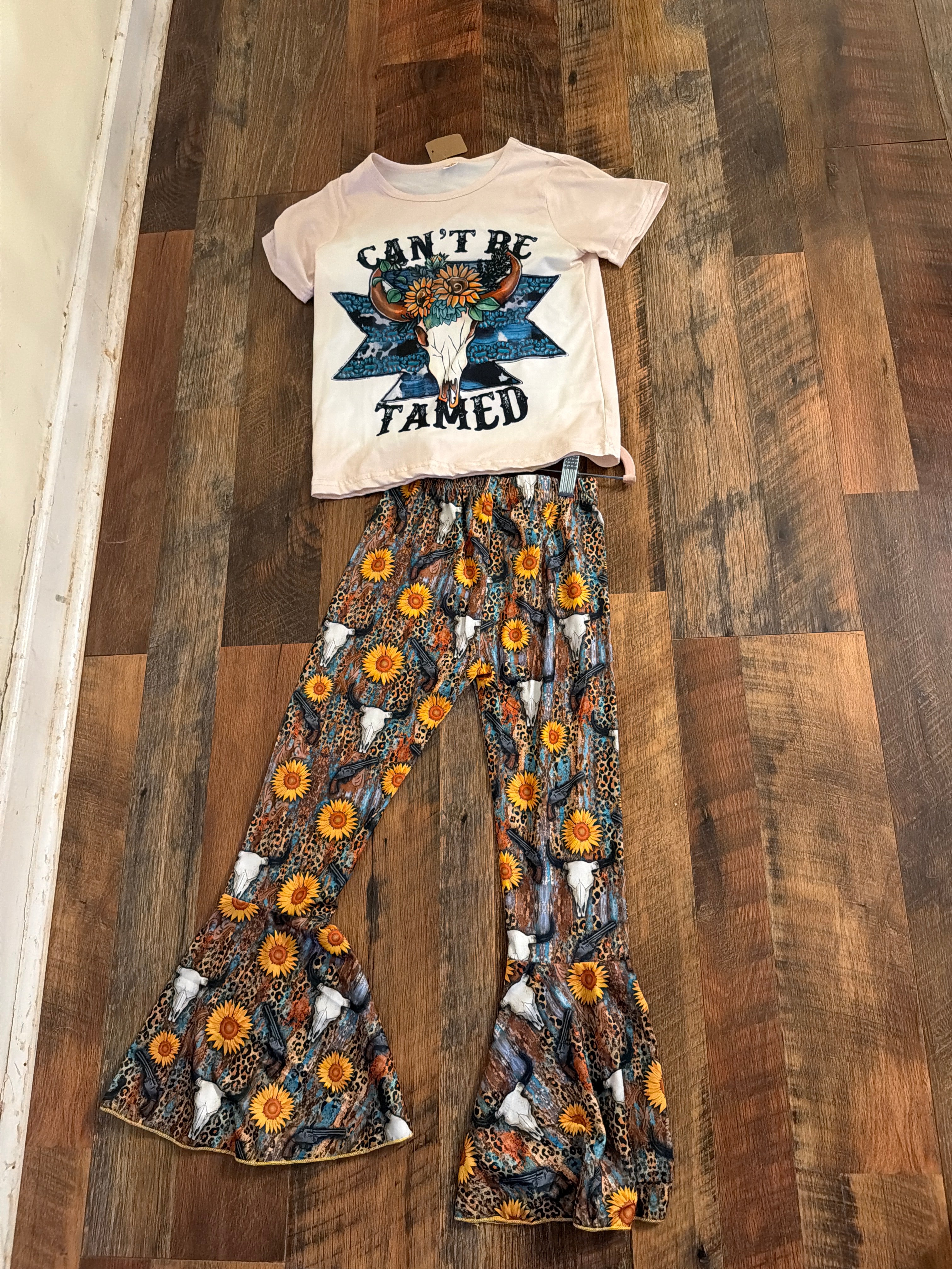 Can’t be tamed bell bottom set