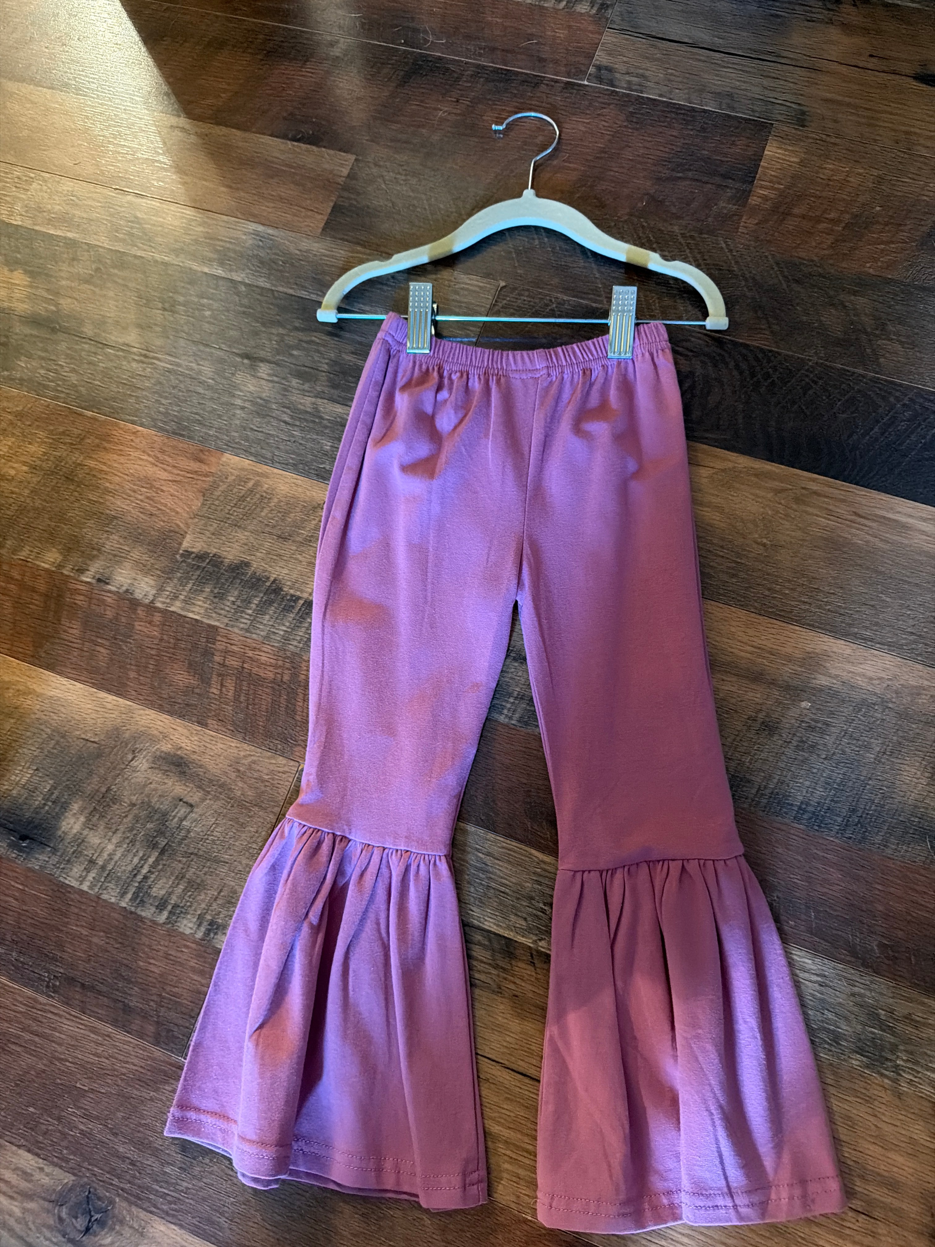Mauve ruffle pants